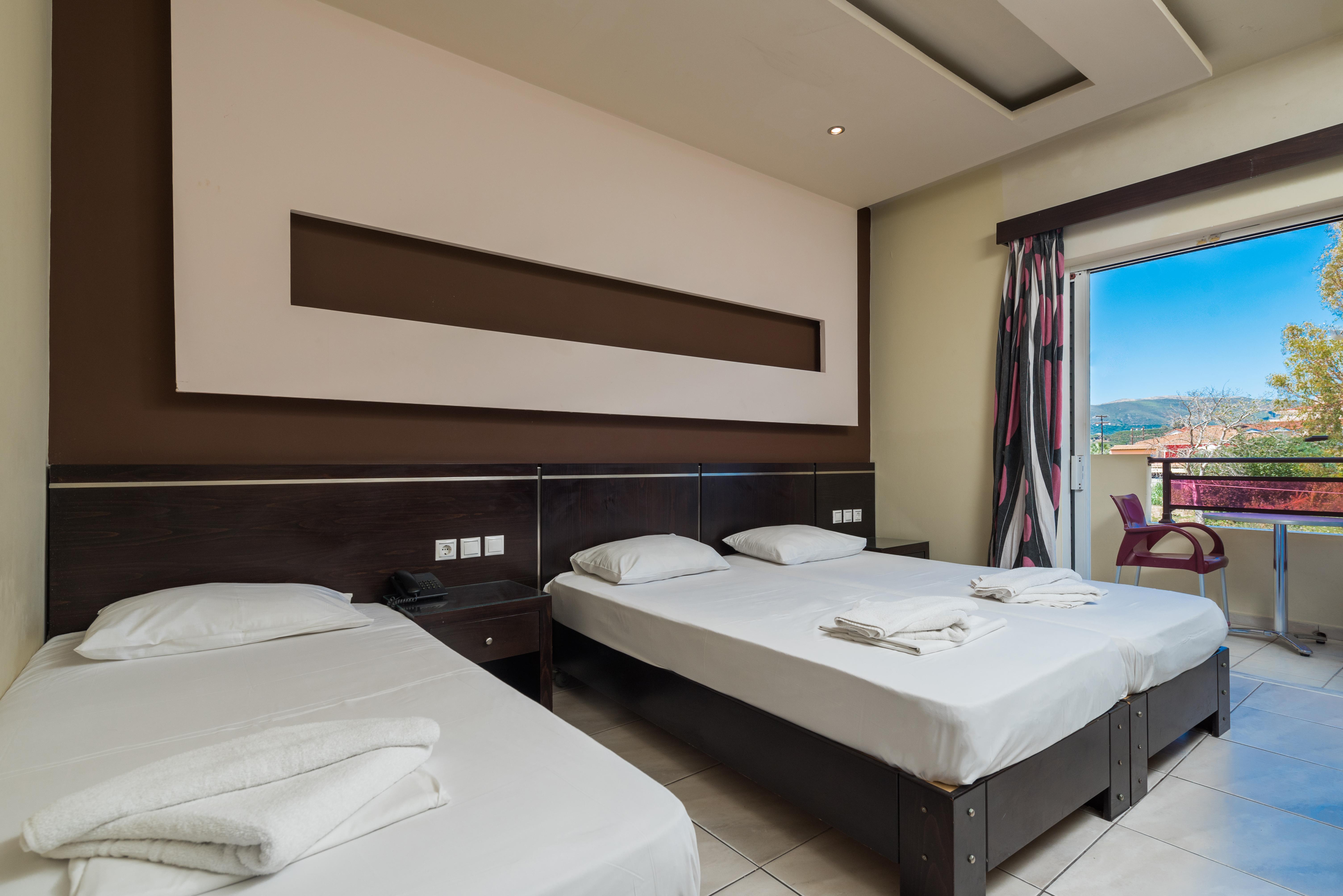Canadian Hotel ลากานาส ภายนอก รูปภาพ