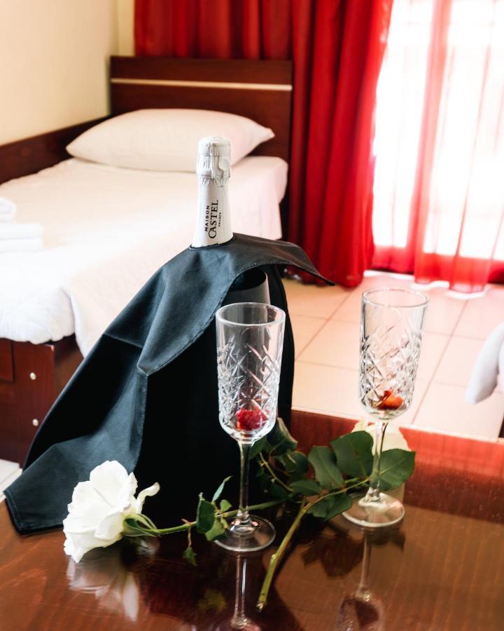 Canadian Hotel ลากานาส ภายนอก รูปภาพ