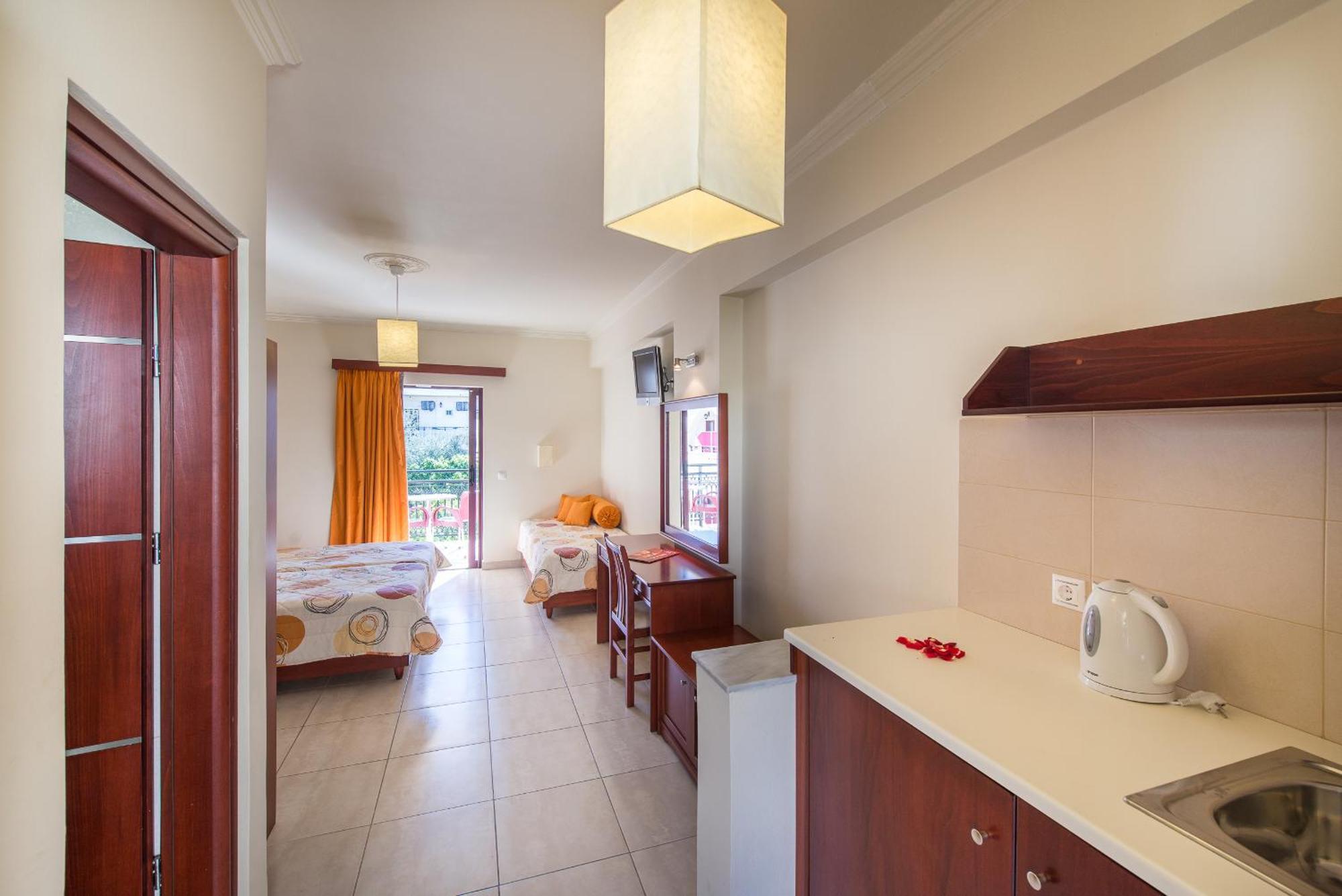Canadian Hotel ลากานาส ภายนอก รูปภาพ