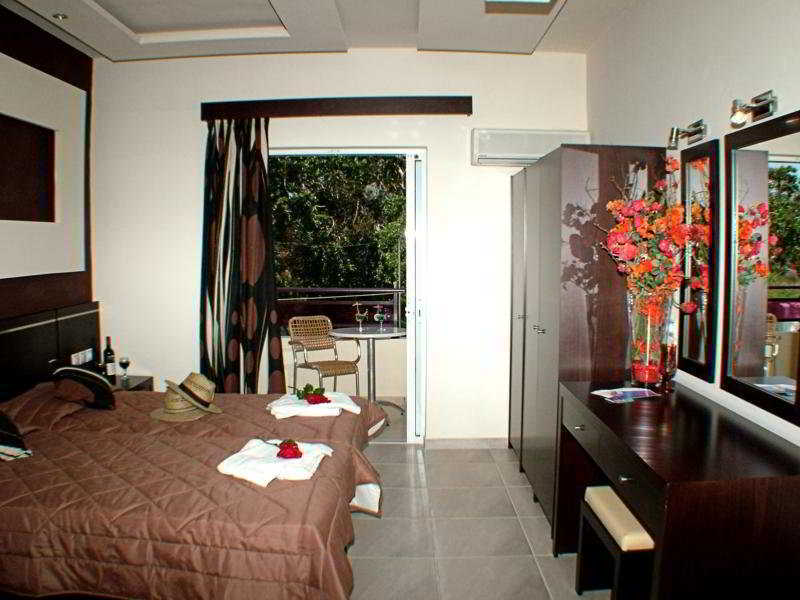 Canadian Hotel ลากานาส ภายนอก รูปภาพ