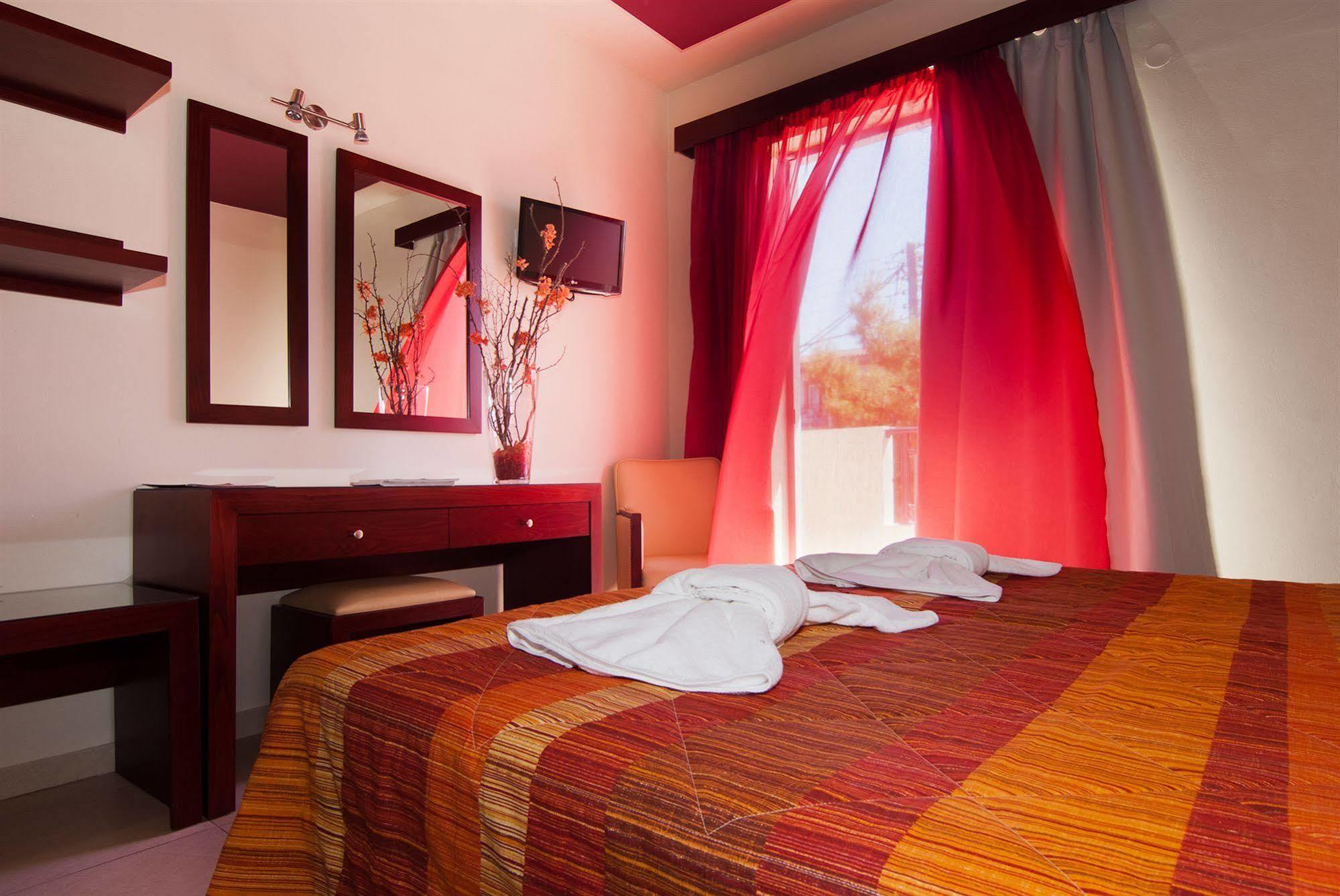 Canadian Hotel ลากานาส ภายนอก รูปภาพ